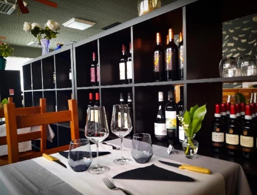 Ristorante Pizzeria Al Posta, Con Alogio Malvaglia Exterior foto